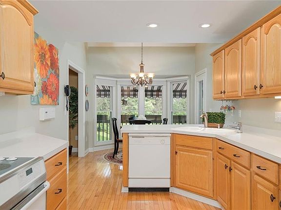 5th image of 43 Brookins Green Dr