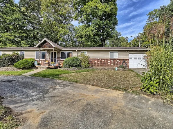 105 Tanager Dr, New Alexandria, PA 15670