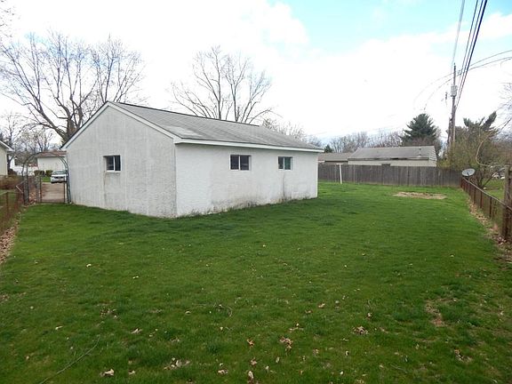 5th image of 400 Foxwood Dr