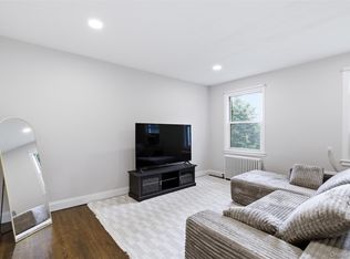 16 Edwards Street #3F, Roslyn Heights, NY 11577