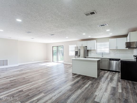 3rd image of 7933 JOLLIET Drive