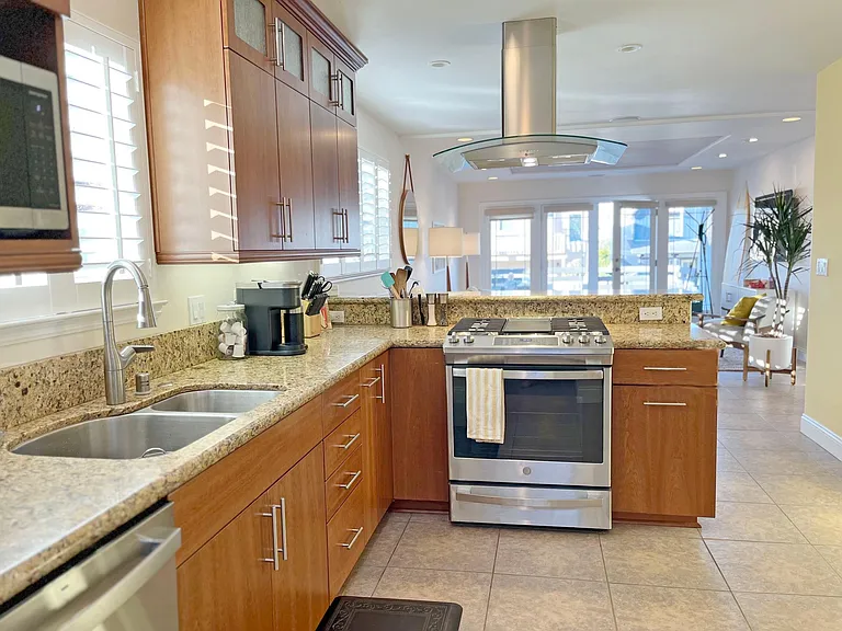 2440 Greenwood Ave — Photo 27
