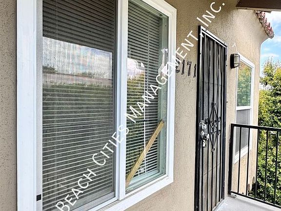 2nd image of 2167 Pine Ave #2171