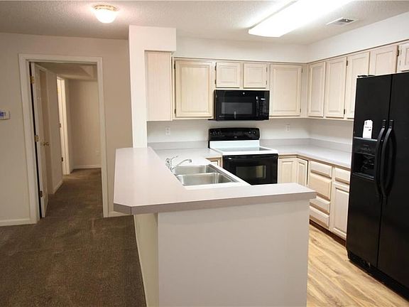 5th image of 218 E Hansen Ct #11