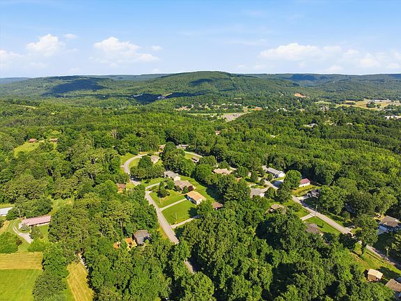 5th image of 42 Troy Dr