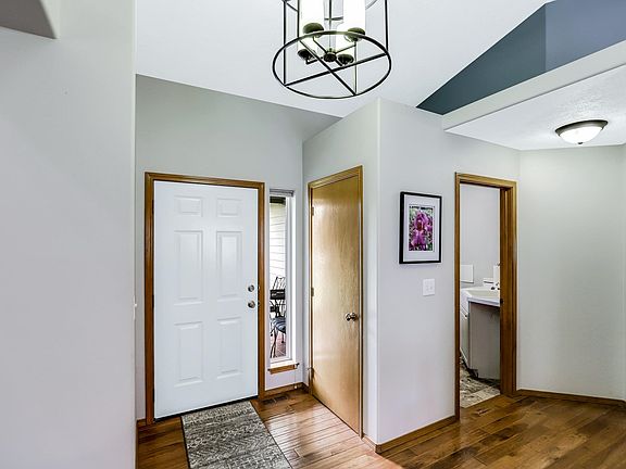 5th image of 115 S Mitchell Ct