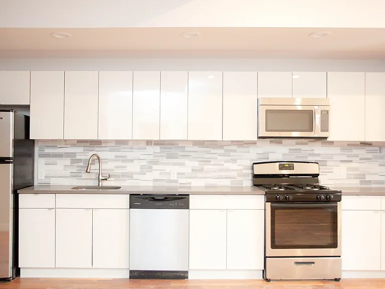 315 Whitney Ave — Photo 4