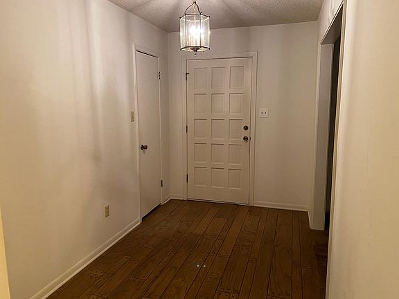 2nd image of 1750 Hollyhill Dr