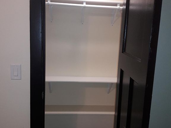 5th image of 718 E 50th Pl Unit 1E