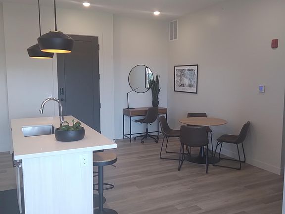 5th image of 3022 Fieldhouse Cir #208-1