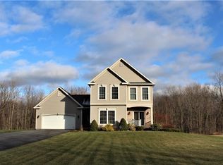 95 Rausler Rd, Farmington, NY 14425