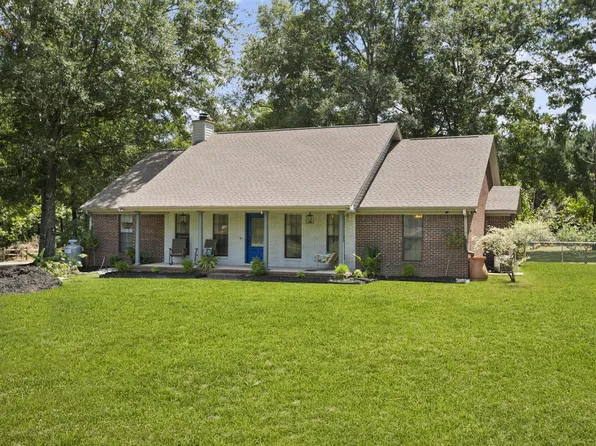 16 Shelton Cedar Rd, Moselle, MS 39459