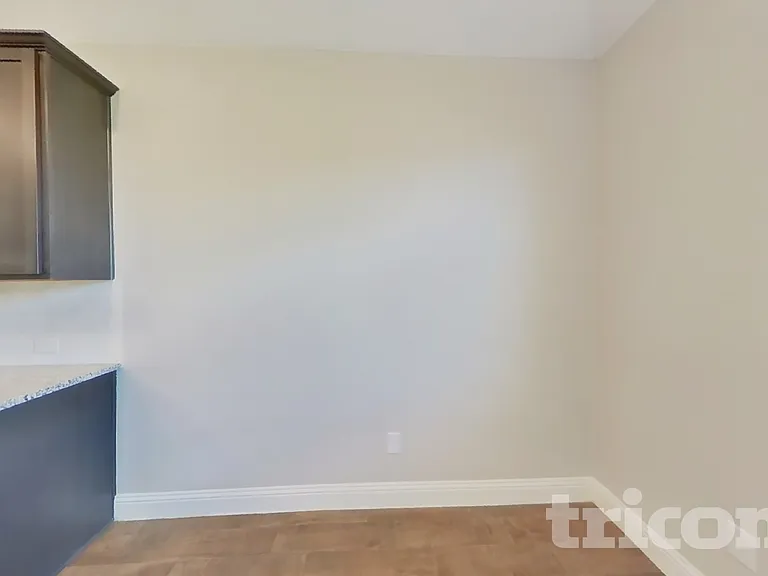 11201 Klondike Ln — Photo 3