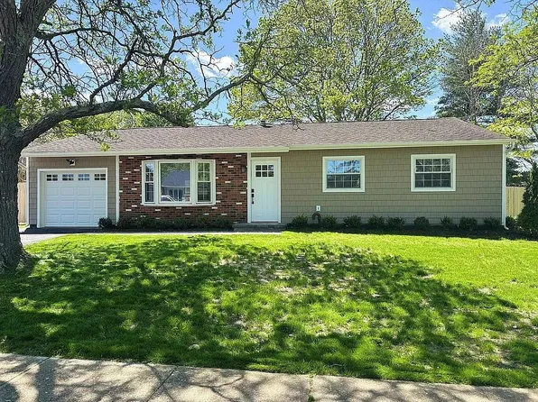 86 Inverness Road, Holbrook, NY 11741