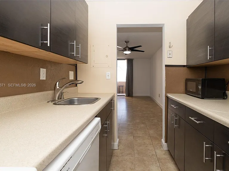 10500 SW 108th Ave #B414 — Photo 29