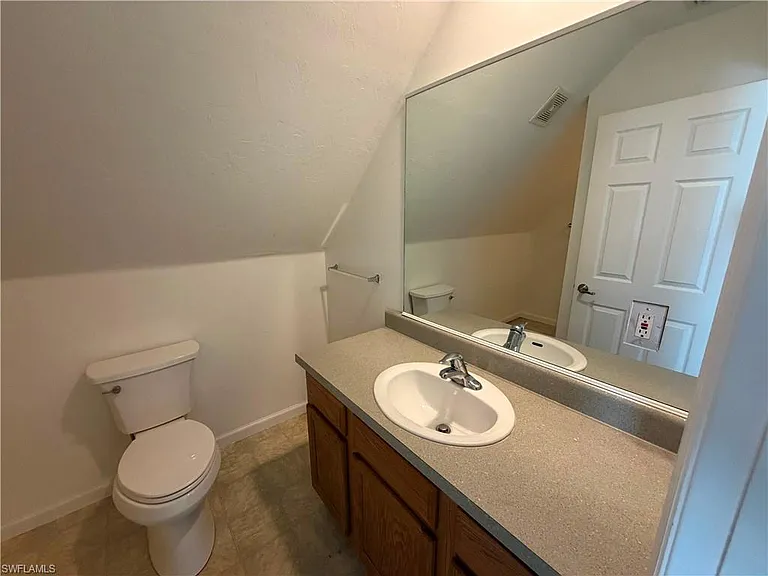 250 Leawood Cir — Photo 32