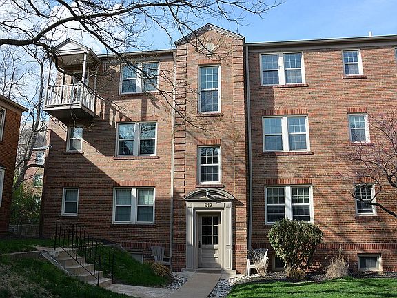 2nd image of 819 Westwood Dr APT 1W