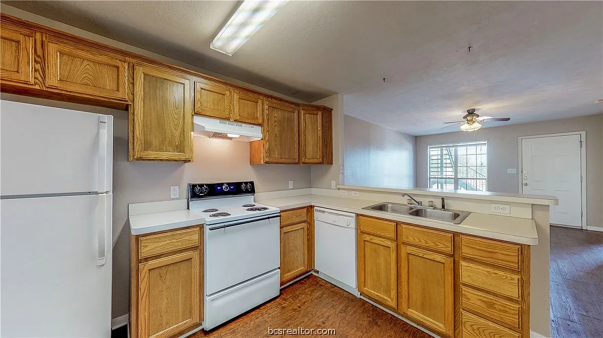 2 bed, 2.0 bath, 978 sqft, $1,000 — Photo 4