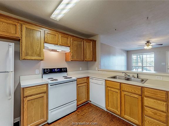 4th image of 1509 Hollowhill Dr APT A