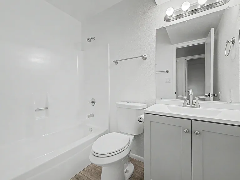 5984 N 48th Ave — Photo 10