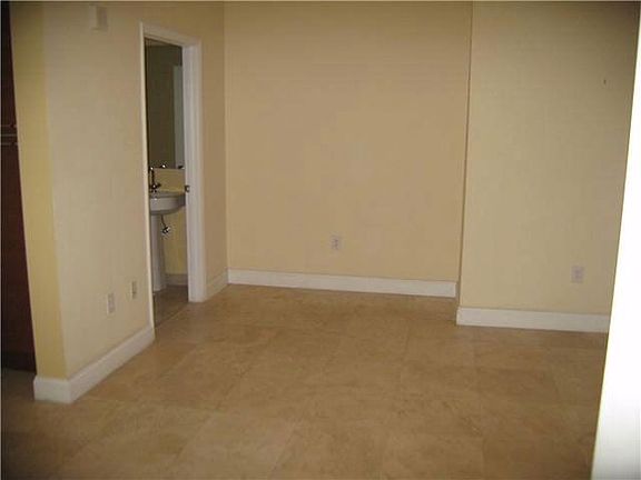 4th image of 3350 NE 190th St #1718