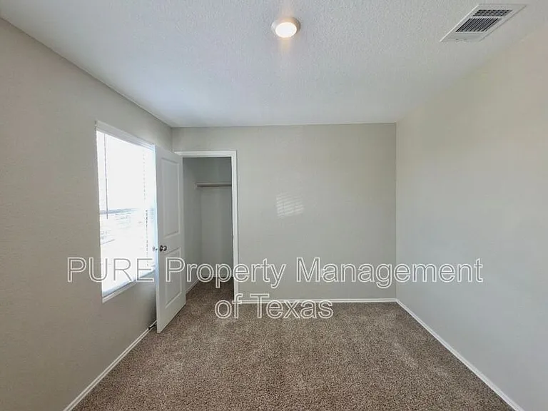 301 Freshwater Dr — Photo 17