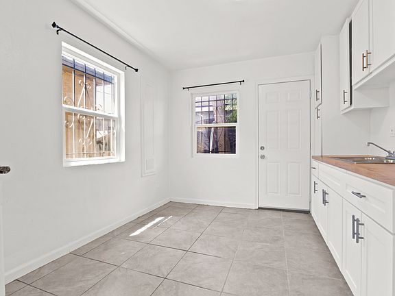 3rd image of 1131 W 91st St #1137-1/2
