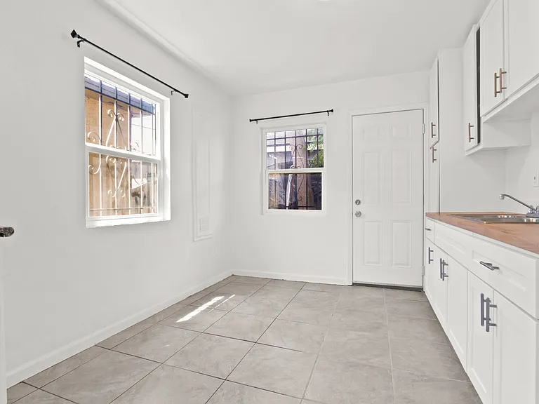 1131 W 91st St #1135 — Photo 9