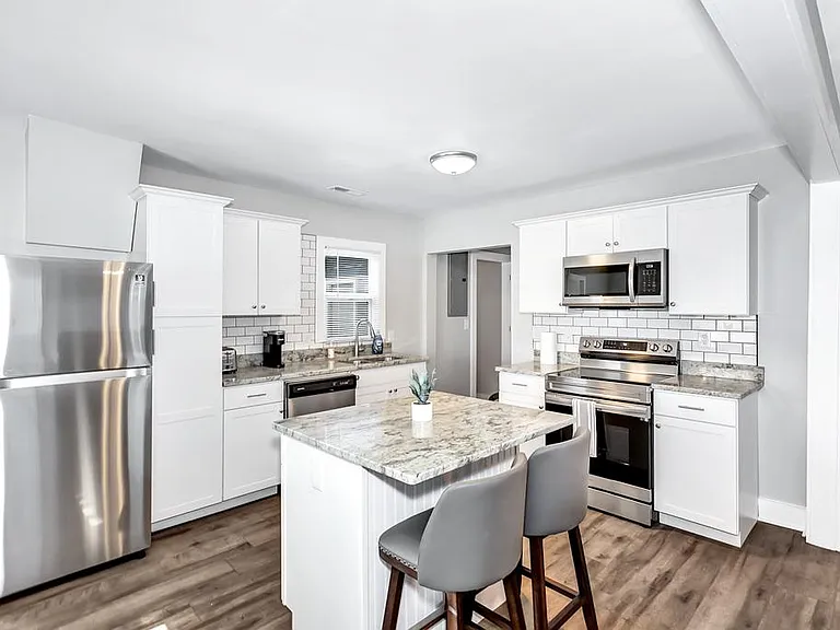 2604 Holmes Ave NW — Photo 2