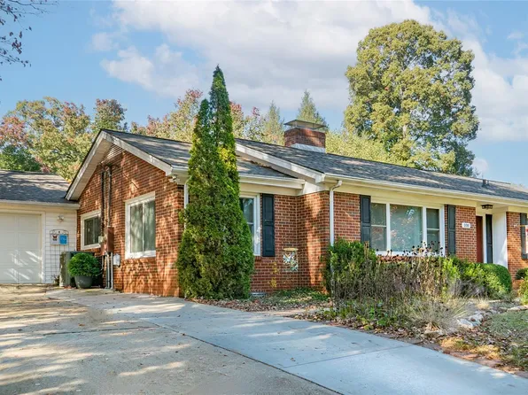 108 Oakwood St, Morganton, NC 28655