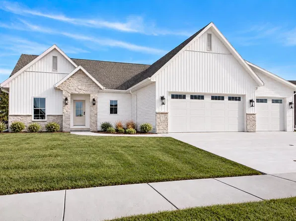 N8844 Galway Ln, Menasha, WI 54952