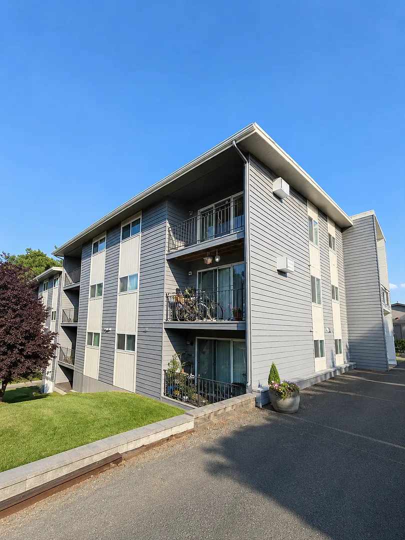 2BR/2BA across from EWU! — Photo 2