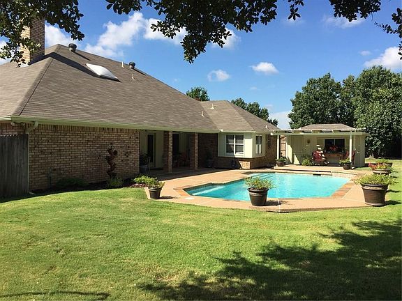2nd image of 5305 Huntington Ct