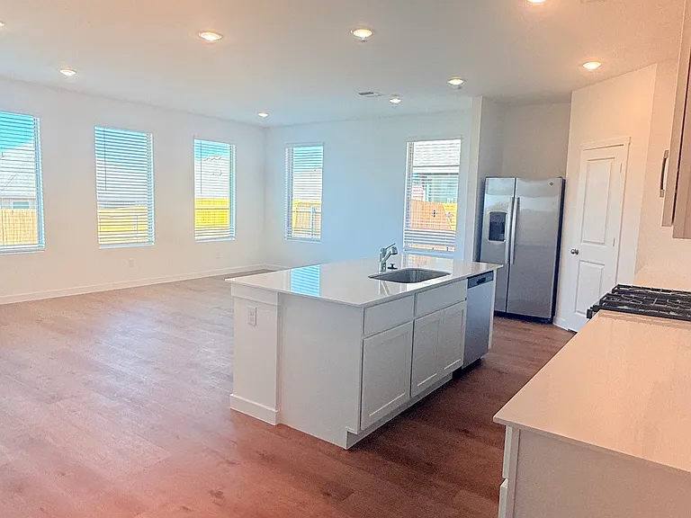 9109 SW 19th St — Photo 4