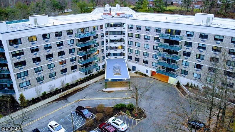 1st image of 609 W South Orange Ave 6P #6P