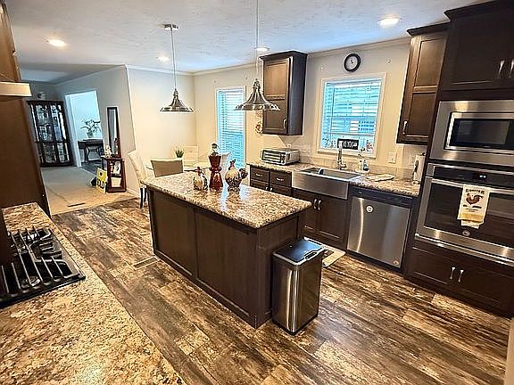 4th image of 3855 Emerald Park Dr