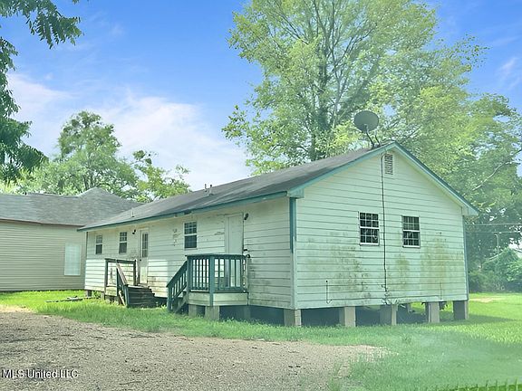 3rd image of 448 College St