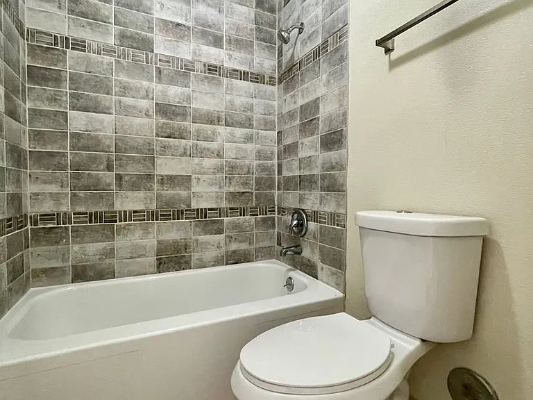 Sweetbriar Apartments — Photo 23