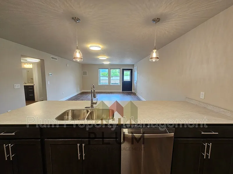 430 Minnesota Ave #302