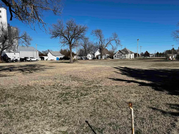316 S Russell Ave, Lucas, KS 67648