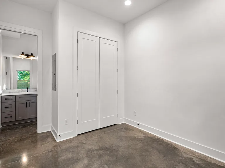 2714 Batavia St — Photo 17