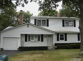 32 Presford Dr, Shirley, NY 11967