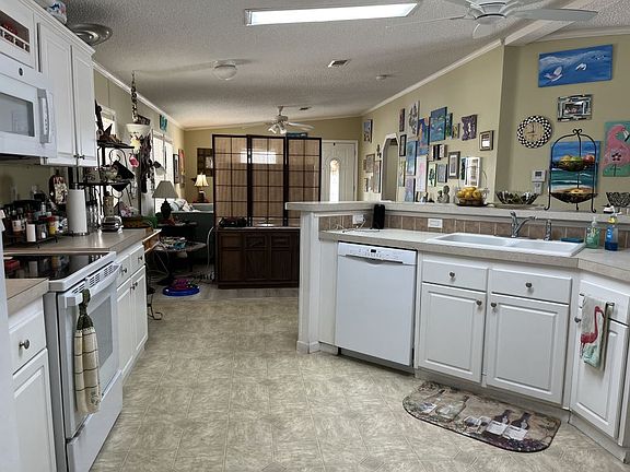 4th image of 24300 Airport Rd #186
