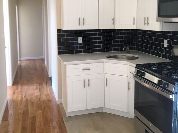 5th image of 1048 Winthrop St #6