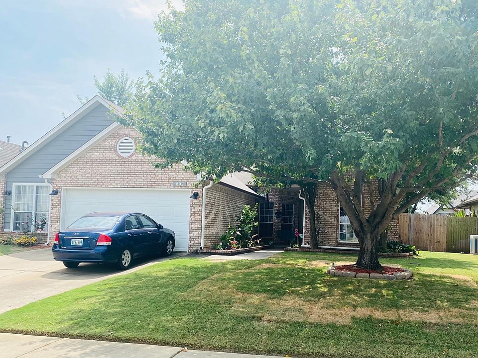 Large shade tree in front