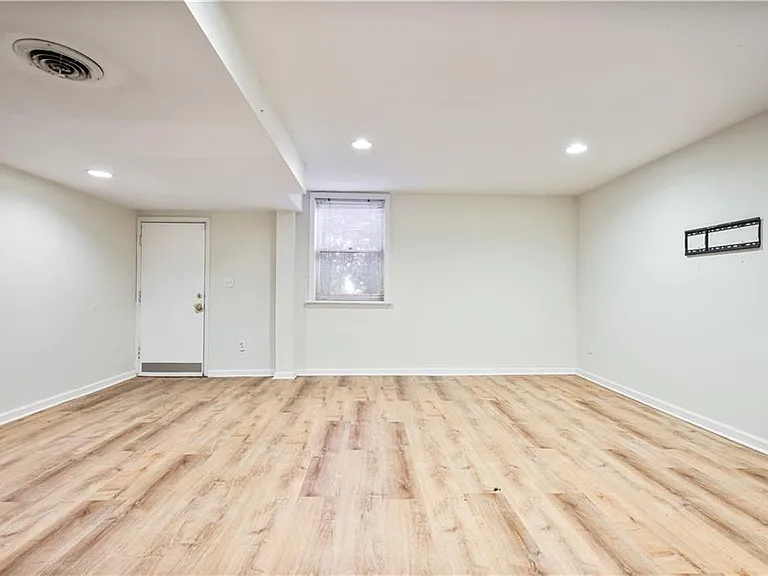 2509 Sharondale Dr NE — Photo 30