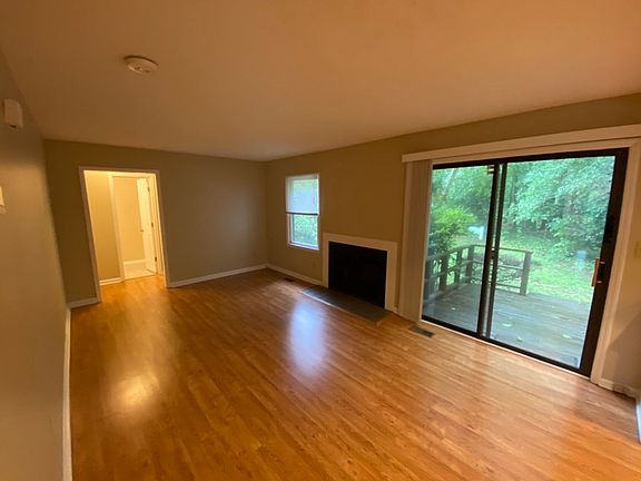 5th image of 10 Clover Dr