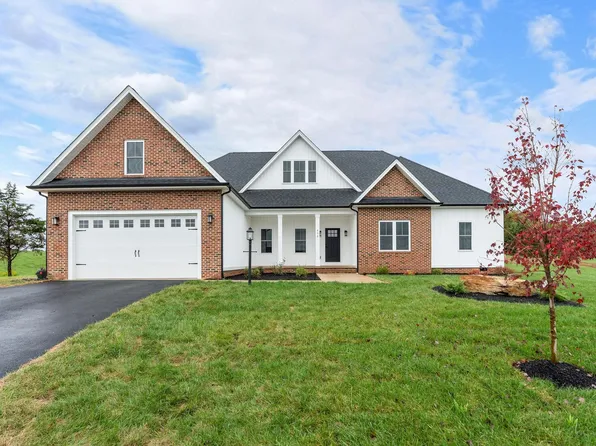 452 Peterson Ln, Waynesboro, VA 22980