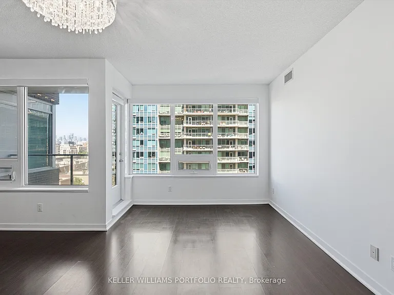 59 E Liberty St #911 — Photo 17