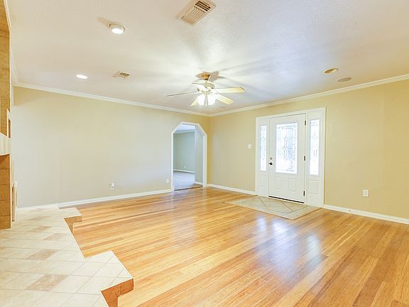 5th image of 1113 Nicole Ln